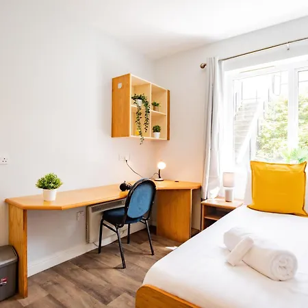 65 - Spacious Three Bed Apartment Galway