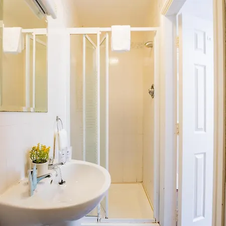 65 - Spacious Three Bed Apartment